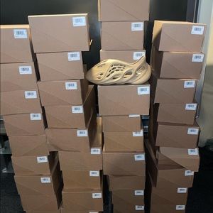 Yeezy Foam Runners 2 COLORS (Sand & Orche)